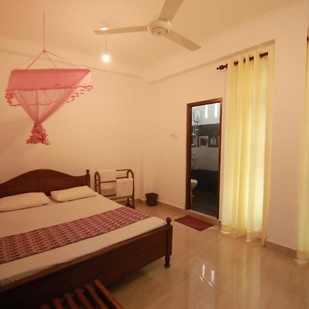 Renuka Inn Канди Екстериор снимка