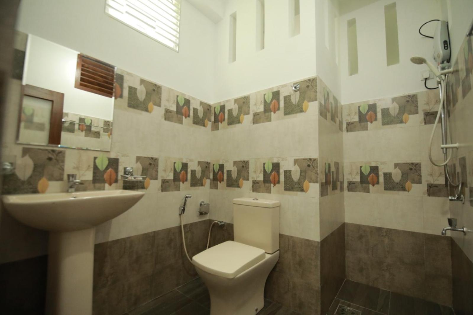 Renuka Inn Канди Екстериор снимка