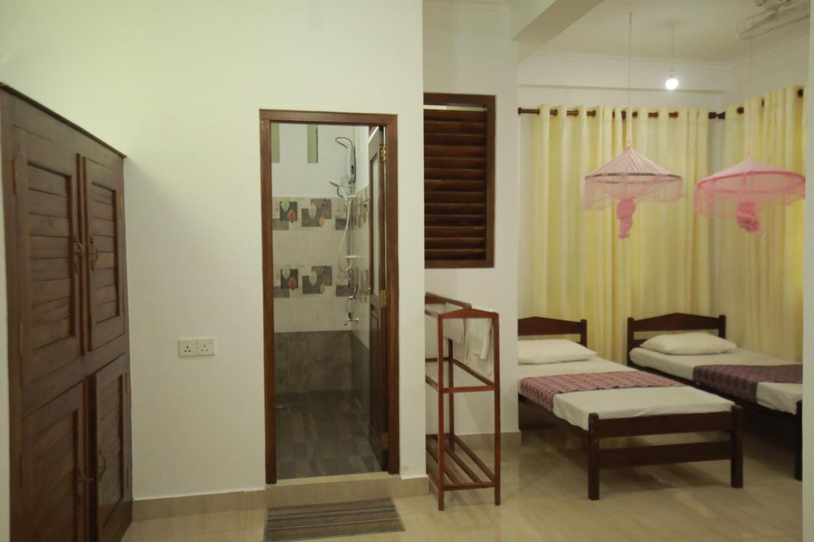 Renuka Inn Канди Екстериор снимка