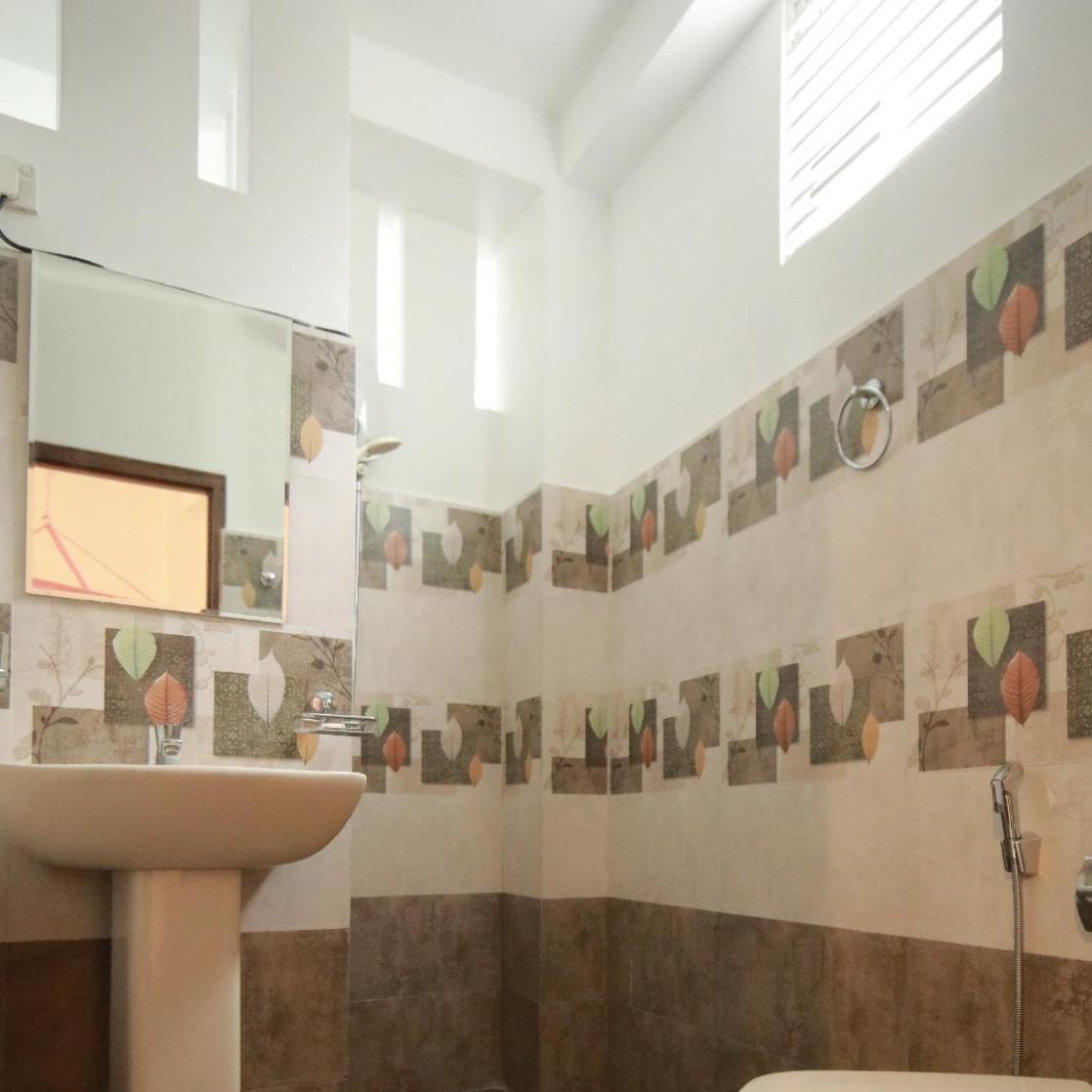 Renuka Inn Канди Екстериор снимка