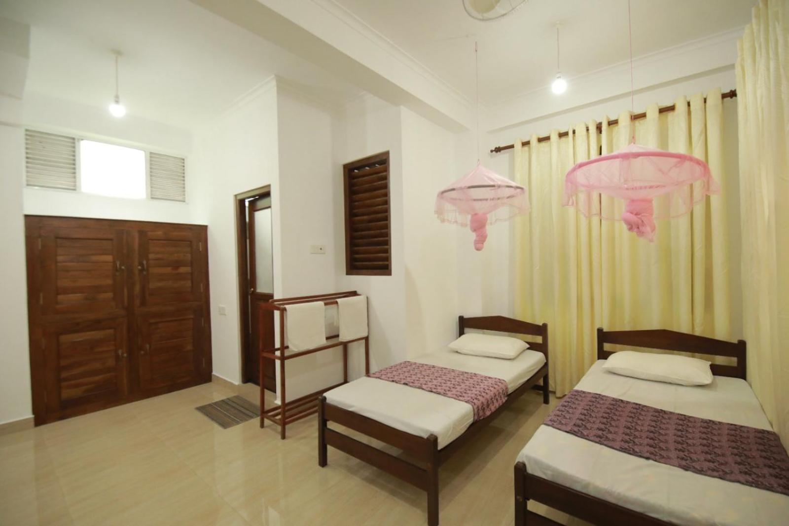 Renuka Inn Канди Екстериор снимка