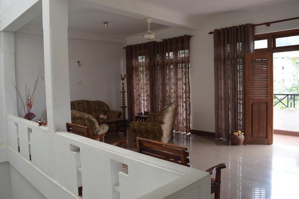 Renuka Inn Канди Екстериор снимка
